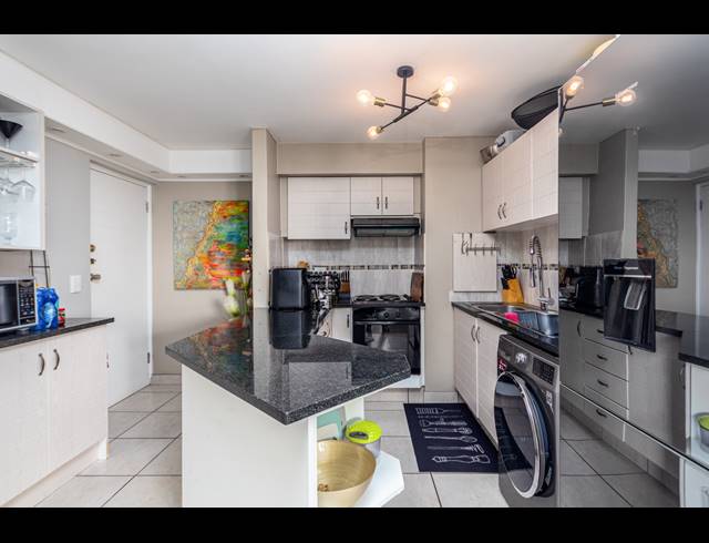 2 BEDROOM APARTMENT TO LET IN BEACHFRONT